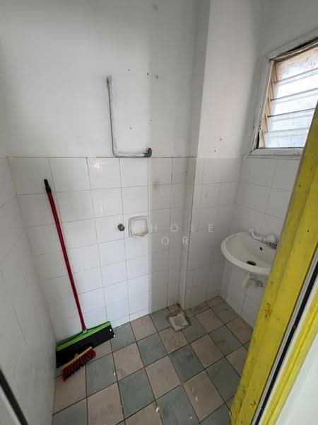 Pangsapuri untuk Disewa di Desa Dua Aman Puri - Nichole Khor - Bathroom - PropertyGuru.com.my