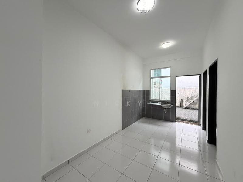 Rumah Teres 2-Tingkat untuk Dijual di Taman Scientex Rawang (Rawang) - Nicky Lai - Kitchen - PropertyGuru.com.my