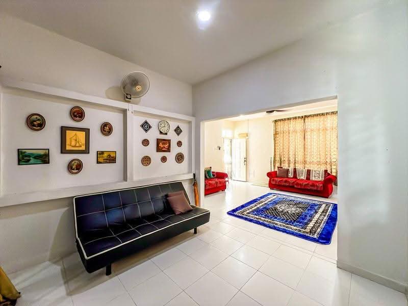 Bungalow House for Sale in Mahkota Hills (Lenggeng) - Najibah Sahari - Living Room - PropertyGuru.com.my