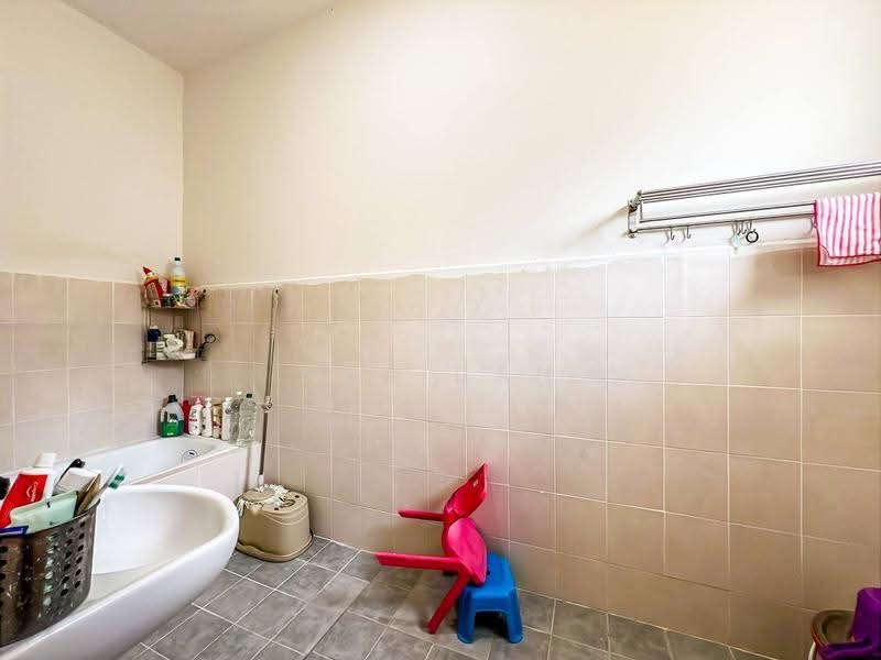 Bungalow House for Sale in Mahkota Hills (Lenggeng) - Najibah Sahari - Bathroom - PropertyGuru.com.my