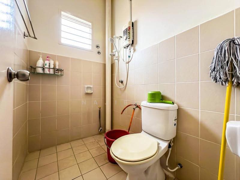 Bungalow House for Sale in Mahkota Hills (Lenggeng) - Najibah Sahari - Bathroom - PropertyGuru.com.my