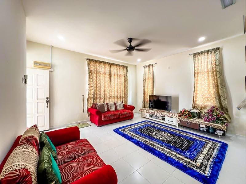 Bungalow House for Sale in Mahkota Hills (Lenggeng) - Najibah Sahari - Living Room - PropertyGuru.com.my