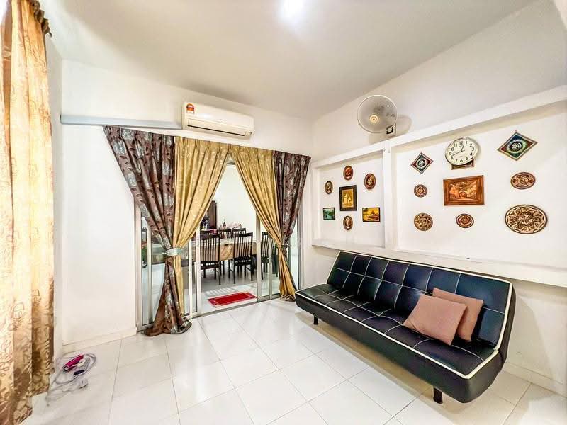 Bungalow House for Sale in Mahkota Hills (Lenggeng) - Najibah Sahari - Living Room - PropertyGuru.com.my
