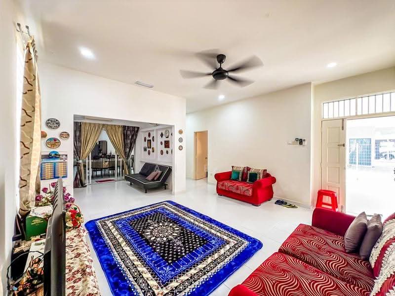 Bungalow House for Sale in Mahkota Hills (Lenggeng) - Najibah Sahari - Living Room - PropertyGuru.com.my