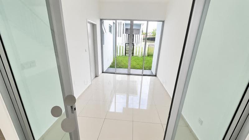 2-storey Terraced House for Sale in Rawang (Selangor) - Lucas Loh - Entrance - PropertyGuru.com.my