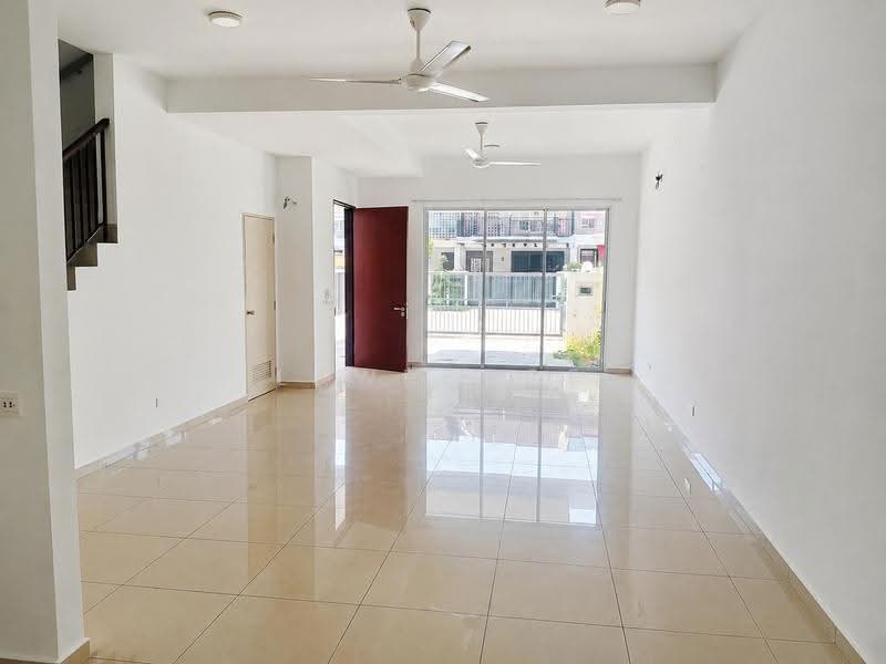 Rumah Teres 2-Tingkat untuk Disewa di Bandar Rimbayu (Telok Panglima Garang) - Lawrence Looi - Living Room - PropertyGuru.com.my
