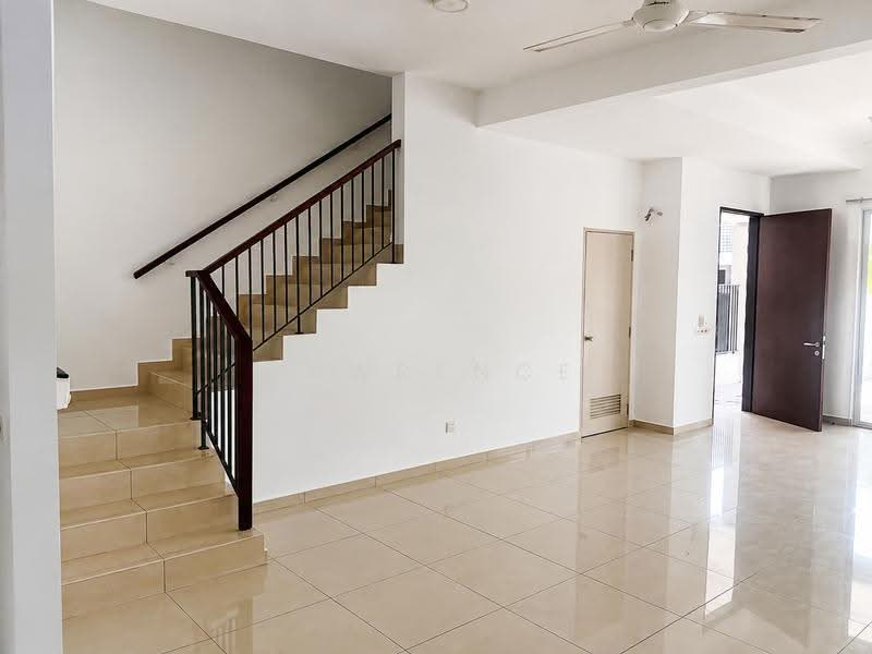 Rumah Teres 2-Tingkat untuk Disewa di Bandar Rimbayu (Telok Panglima Garang) - Lawrence Looi - Living Room - PropertyGuru.com.my