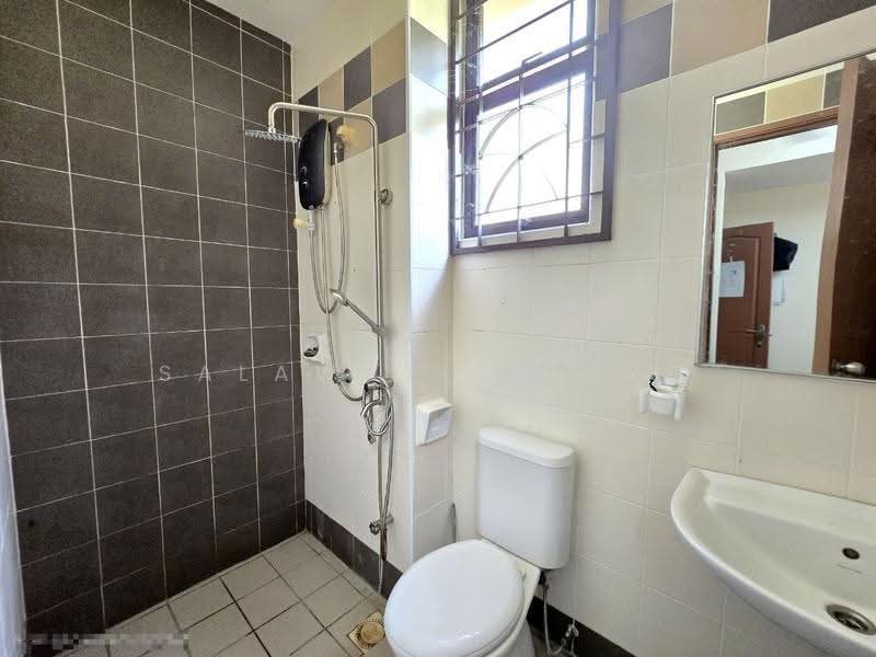 Rumah Berkembar untuk Dijual di Presint 15 (Putrajaya) - Salawati Busro - Bathroom - PropertyGuru.com.my