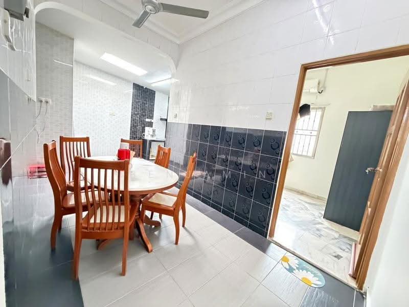 Rumah Teres 1-Tingkat untuk Dijual di Taman Ungku Tun Aminah (Skudai) - Benjamin Ong - Dining Room - PropertyGuru.com.my