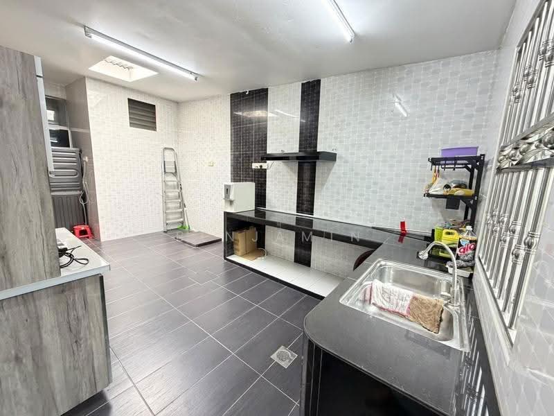 Rumah Teres 1-Tingkat untuk Dijual di Taman Ungku Tun Aminah (Skudai) - Benjamin Ong - Kitchen - PropertyGuru.com.my