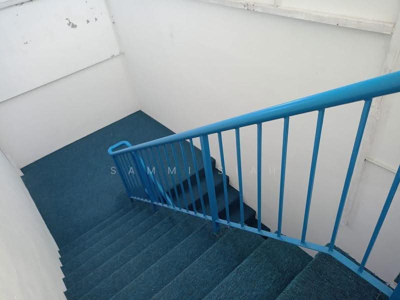 Shop / Office for Rent in Kota Damansara (Selangor) - Sammi Siah - Stairs - PropertyGuru.com.my