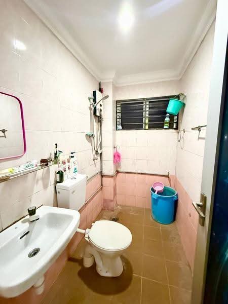 Rumah Teres 2-Tingkat untuk Dijual di Seksyen 23 (Shah Alam) - Salawati Busro - Bathroom - PropertyGuru.com.my