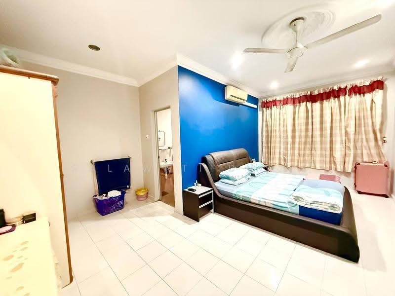 Rumah Teres 2-Tingkat untuk Dijual di Seksyen 23 (Shah Alam) - Salawati Busro - Bedroom - PropertyGuru.com.my