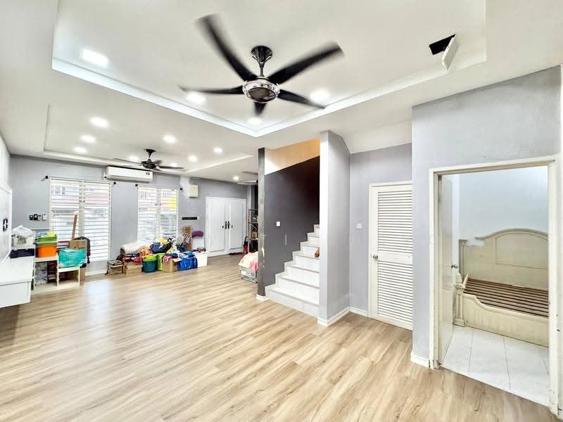 Rumah Teres 2-Tingkat untuk Dijual di Seksyen 7 (Shah Alam) - Salawati Busro - Living Room - PropertyGuru.com.my