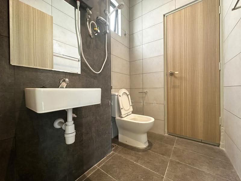Semi-Detached House for Sale in Teluk Intan (Perak) - Kevin Chai - Bathroom - PropertyGuru.com.my