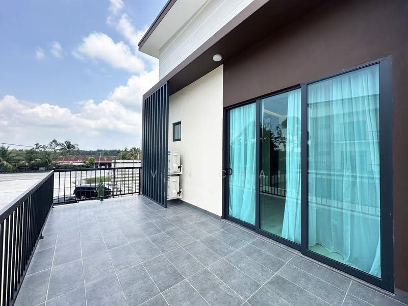 Semi-Detached House for Sale in Teluk Intan (Perak) - Kevin Chai - Balcony - PropertyGuru.com.my
