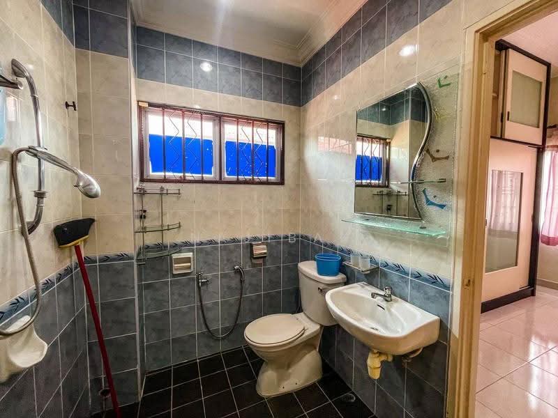 Semi-Detached House for Sale in Taman Sri Jelok (Kajang) - Najibah Sahari - Bathroom - PropertyGuru.com.my