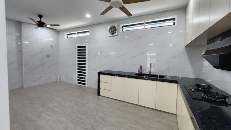Rumah Teres 3-Tingkat untuk Disewa di Puchong (Selangor) - Shermaine Chan - Kitchen - PropertyGuru.com.my