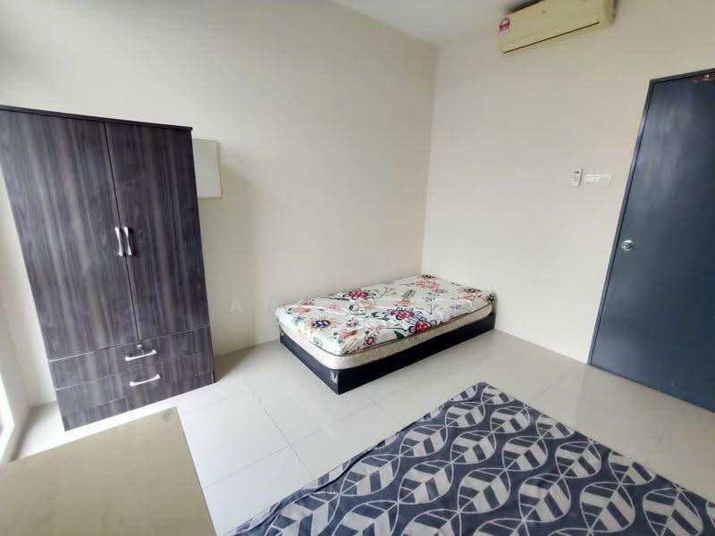 Kediaman Servis untuk Disewa di Menara Suria (V12) - Andy Tee - 2nd Bedroom - PropertyGuru.com.my