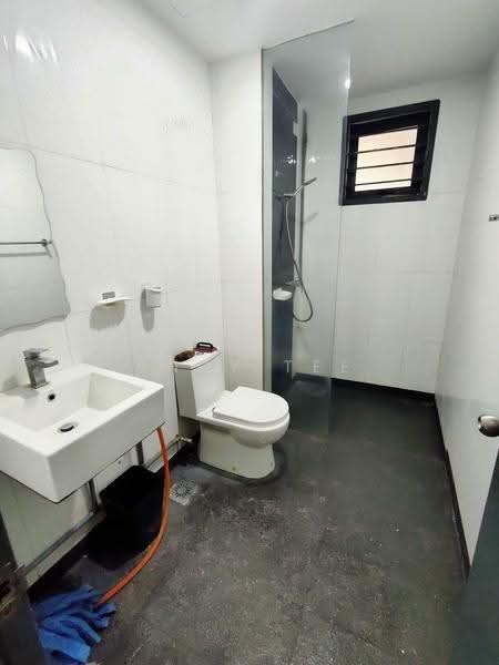 Kediaman Servis untuk Disewa di Menara Suria (V12) - Andy Tee - 2nd Bathroom - PropertyGuru.com.my