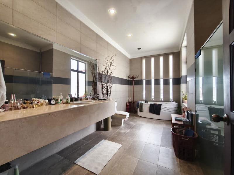 Bungalow House for Sale in Happy Garden (Kuchai Lama) - Yenn Chong - Bathroom - PropertyGuru.com.my