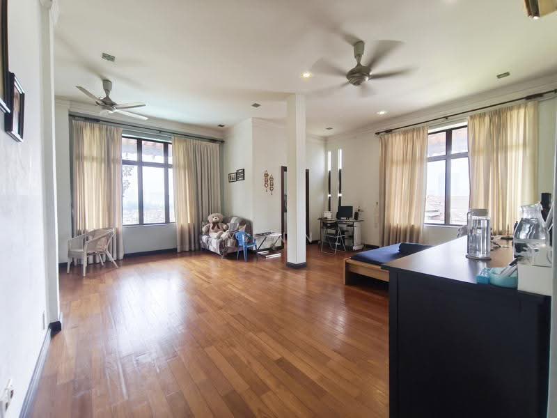 Bungalow House for Sale in Happy Garden (Kuchai Lama) - Yenn Chong - Living Room - PropertyGuru.com.my
