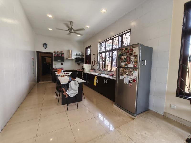 Bungalow House for Sale in Happy Garden (Kuchai Lama) - Yenn Chong - Kitchen - PropertyGuru.com.my