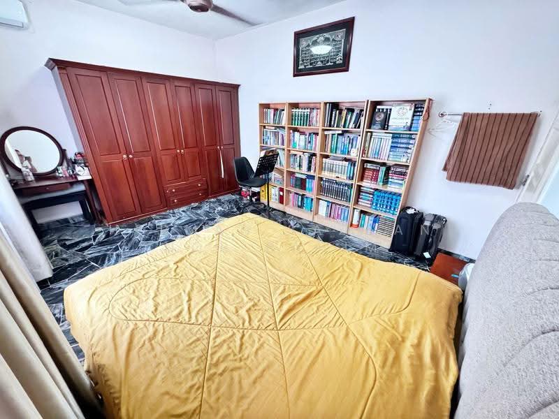 Bungalow House untuk Dijual di Seksyen 2 Bandar Baru Bangi (Bandar Baru Bangi) - Herman Sazwan Nor Rahim - Bedroom - PropertyGuru.com.my