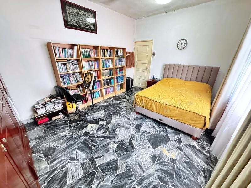 Bungalow House untuk Dijual di Seksyen 2 Bandar Baru Bangi (Bandar Baru Bangi) - Herman Sazwan Nor Rahim - Bedroom - PropertyGuru.com.my