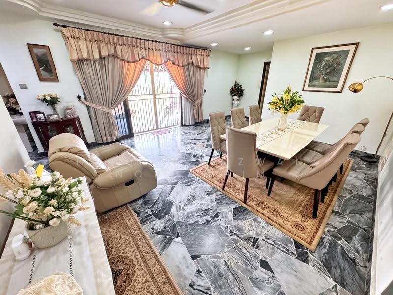 Bungalow House untuk Dijual di Seksyen 2 Bandar Baru Bangi (Bandar Baru Bangi) - Herman Sazwan Nor Rahim - Dining Room - PropertyGuru.com.my