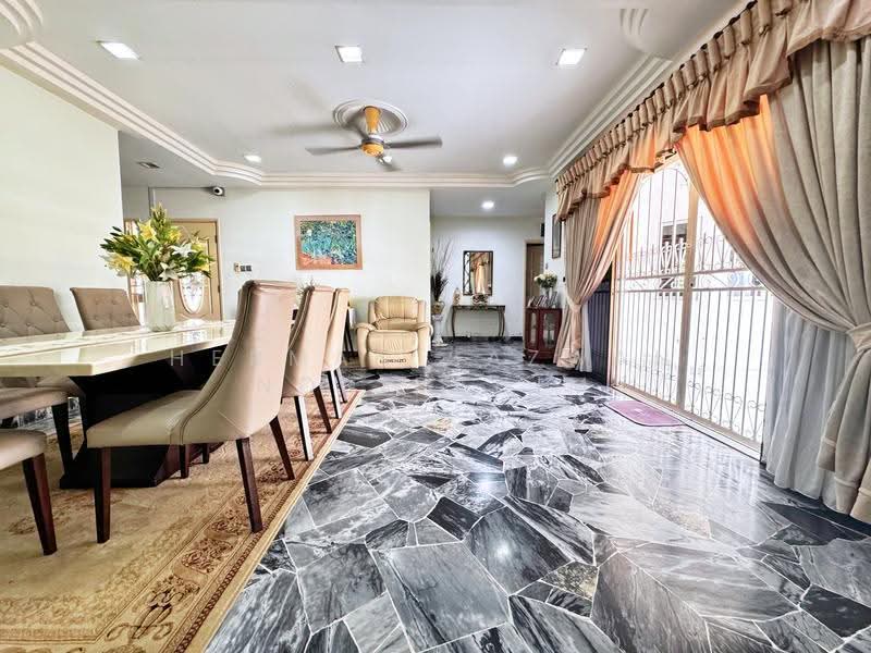 Bungalow House untuk Dijual di Seksyen 2 Bandar Baru Bangi (Bandar Baru Bangi) - Herman Sazwan Nor Rahim - Dining Room - PropertyGuru.com.my