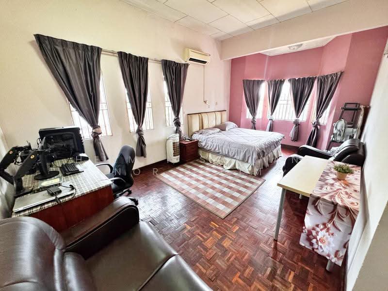Bungalow House untuk Dijual di Seksyen 2 Bandar Baru Bangi (Bandar Baru Bangi) - Herman Sazwan Nor Rahim - Bedroom - PropertyGuru.com.my