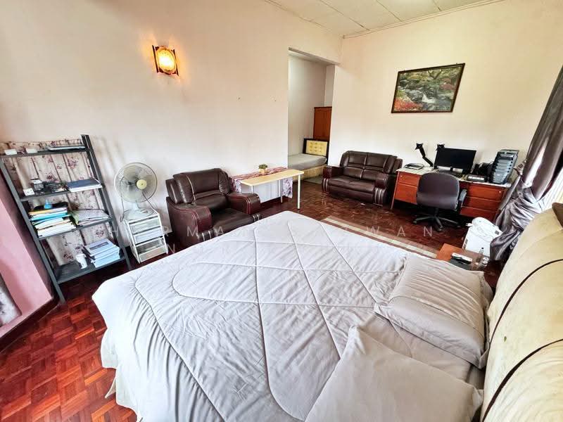 Bungalow House untuk Dijual di Seksyen 2 Bandar Baru Bangi (Bandar Baru Bangi) - Herman Sazwan Nor Rahim - Bedroom - PropertyGuru.com.my