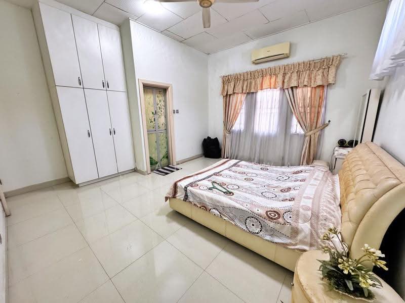 Bungalow House untuk Dijual di Seksyen 2 Bandar Baru Bangi (Bandar Baru Bangi) - Herman Sazwan Nor Rahim - Bedroom - PropertyGuru.com.my