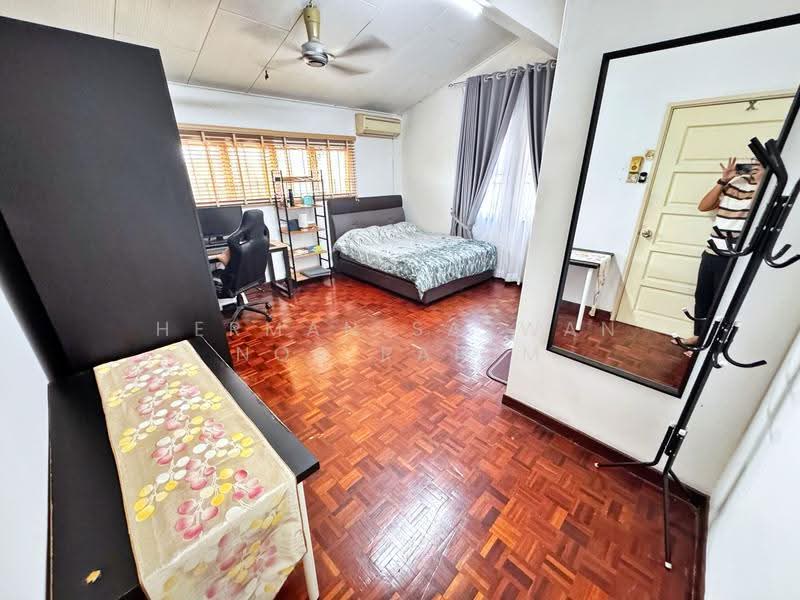 Bungalow House untuk Dijual di Seksyen 2 Bandar Baru Bangi (Bandar Baru Bangi) - Herman Sazwan Nor Rahim - Bedroom - PropertyGuru.com.my