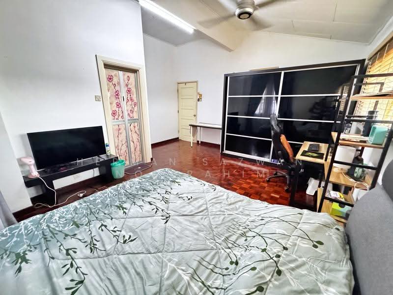 Bungalow House untuk Dijual di Seksyen 2 Bandar Baru Bangi (Bandar Baru Bangi) - Herman Sazwan Nor Rahim - Bedroom - PropertyGuru.com.my