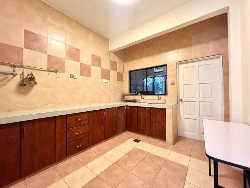 2-storey Terraced House for Sale in Taman Bukit Permai (Ampang) - Hazeman Omar - Kitchen - PropertyGuru.com.my