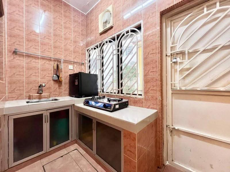 2-storey Terraced House for Sale in Taman Bukit Permai (Ampang) - Hazeman Omar - Kitchen - PropertyGuru.com.my