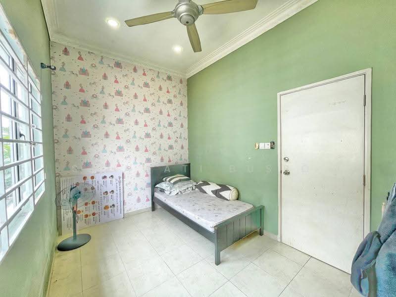 Semi-Detached House for Sale in Shah Alam (Selangor) - Salawati Busro - Bedroom - PropertyGuru.com.my