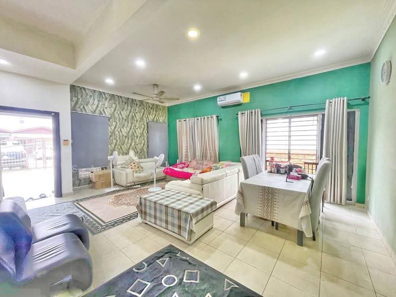 Semi-Detached House for Sale in Shah Alam (Selangor) - Salawati Busro - Living Room - PropertyGuru.com.my