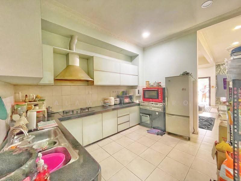 Semi-Detached House for Sale in Shah Alam (Selangor) - Salawati Busro - Kitchen - PropertyGuru.com.my