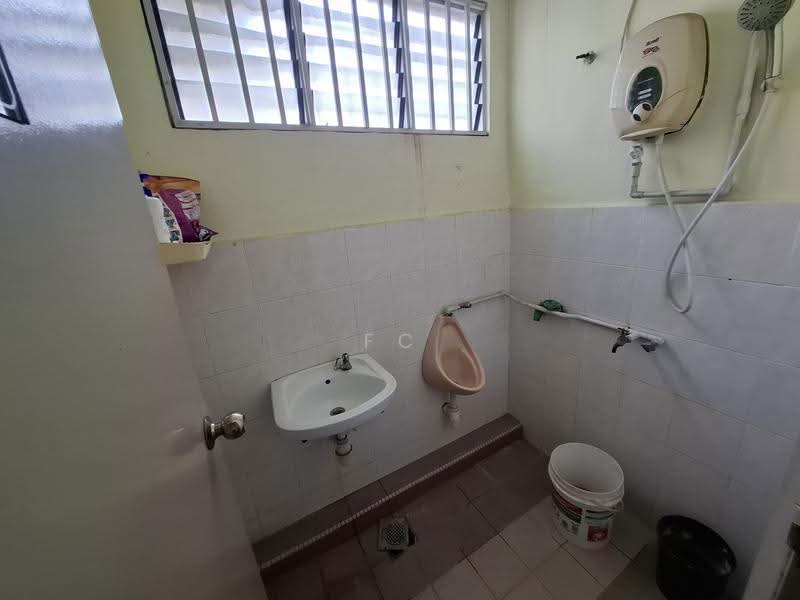 Shop for Rent in Petaling Jaya (Selangor) - FC Wong - Bathroom - PropertyGuru.com.my