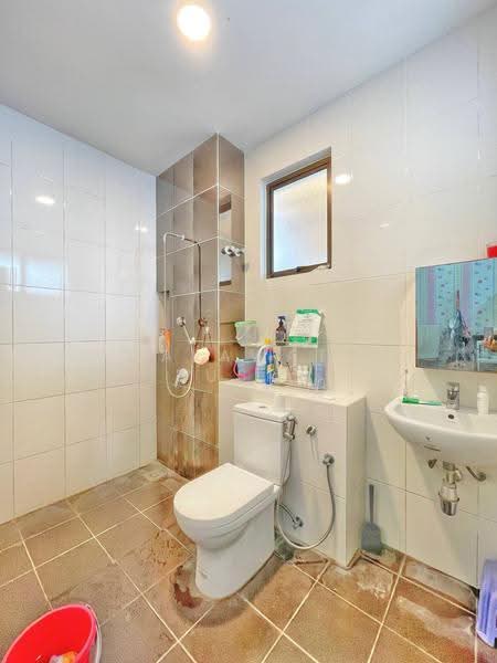 Semi-Detached House for Sale in Shah Alam (Selangor) - Salawati Busro - Bathroom - PropertyGuru.com.my