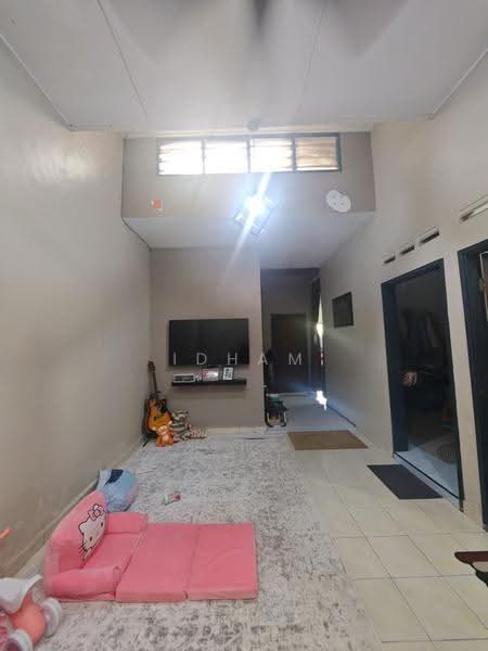Rumah Teres 1-Tingkat untuk Dijual di Kampung Kempadang Baru (Kuantan) - Idham Che'Ali - Living Room - PropertyGuru.com.my