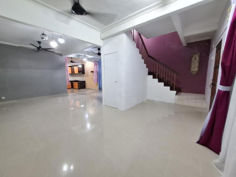2-storey Terraced House for Sale in Bukit Beruntung (Selangor) - Rohani Daud - Living Room - PropertyGuru.com.my