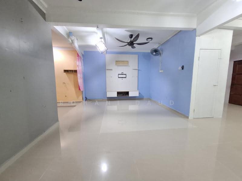 2-storey Terraced House for Sale in Bukit Beruntung (Selangor) - Rohani Daud - Living Room - PropertyGuru.com.my