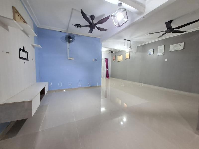 2-storey Terraced House for Sale in Bukit Beruntung (Selangor) - Rohani Daud - Living Room - PropertyGuru.com.my