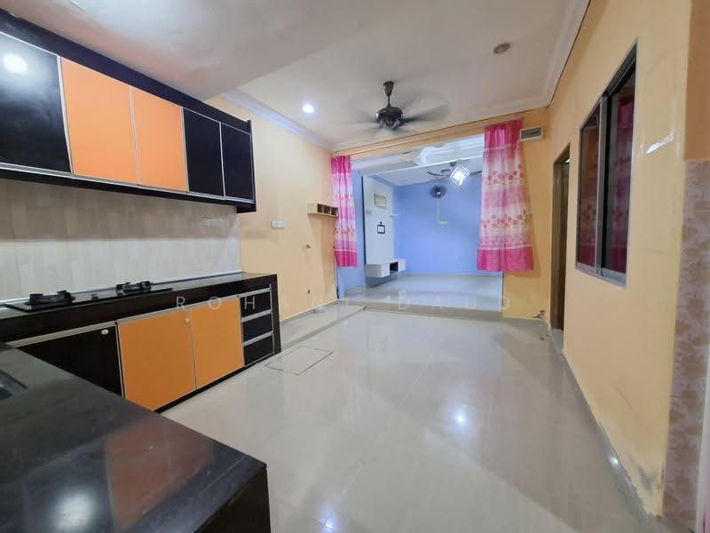 2-storey Terraced House for Sale in Bukit Beruntung (Selangor) - Rohani Daud - Kitchen - PropertyGuru.com.my