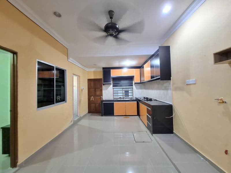 2-storey Terraced House for Sale in Bukit Beruntung (Selangor) - Rohani Daud - Kitchen - PropertyGuru.com.my