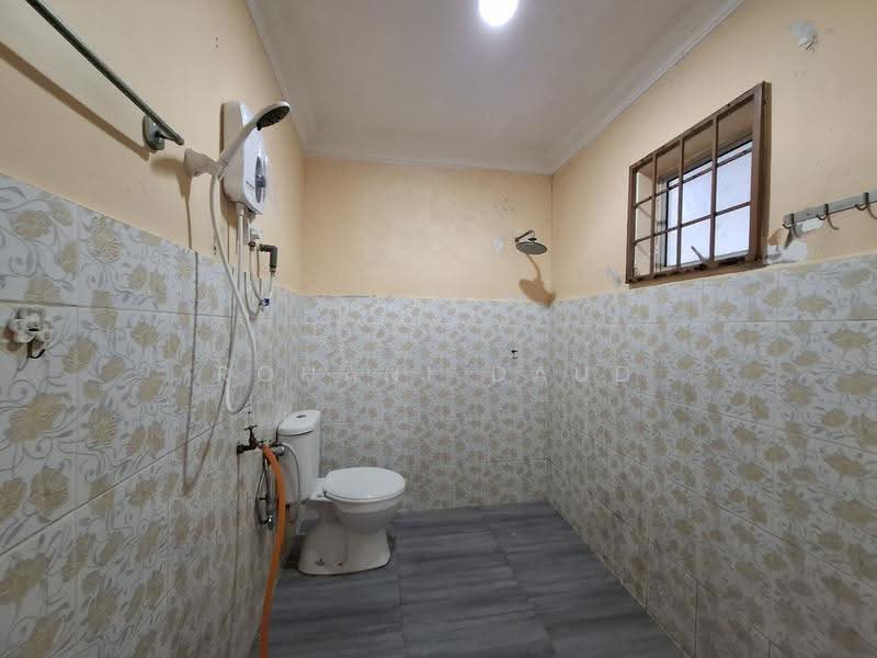 2-storey Terraced House for Sale in Bukit Beruntung (Selangor) - Rohani Daud - Bathroom - PropertyGuru.com.my